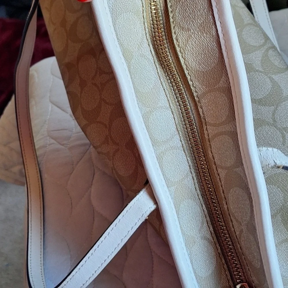 EUC: COACH CITY TOTE IN SIGNATURE CANVAS (THIS IS A STEAL) - Picture 3 of 13